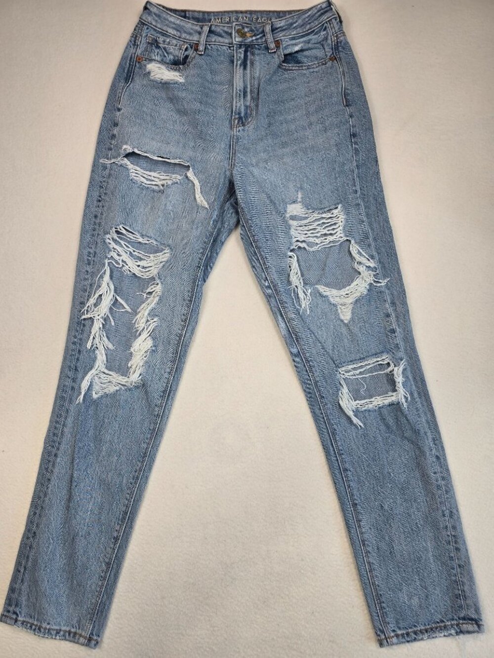 American Eagle Highest Rise Mom Jeans Distressed Light Wash Size 2L 100% Cotton